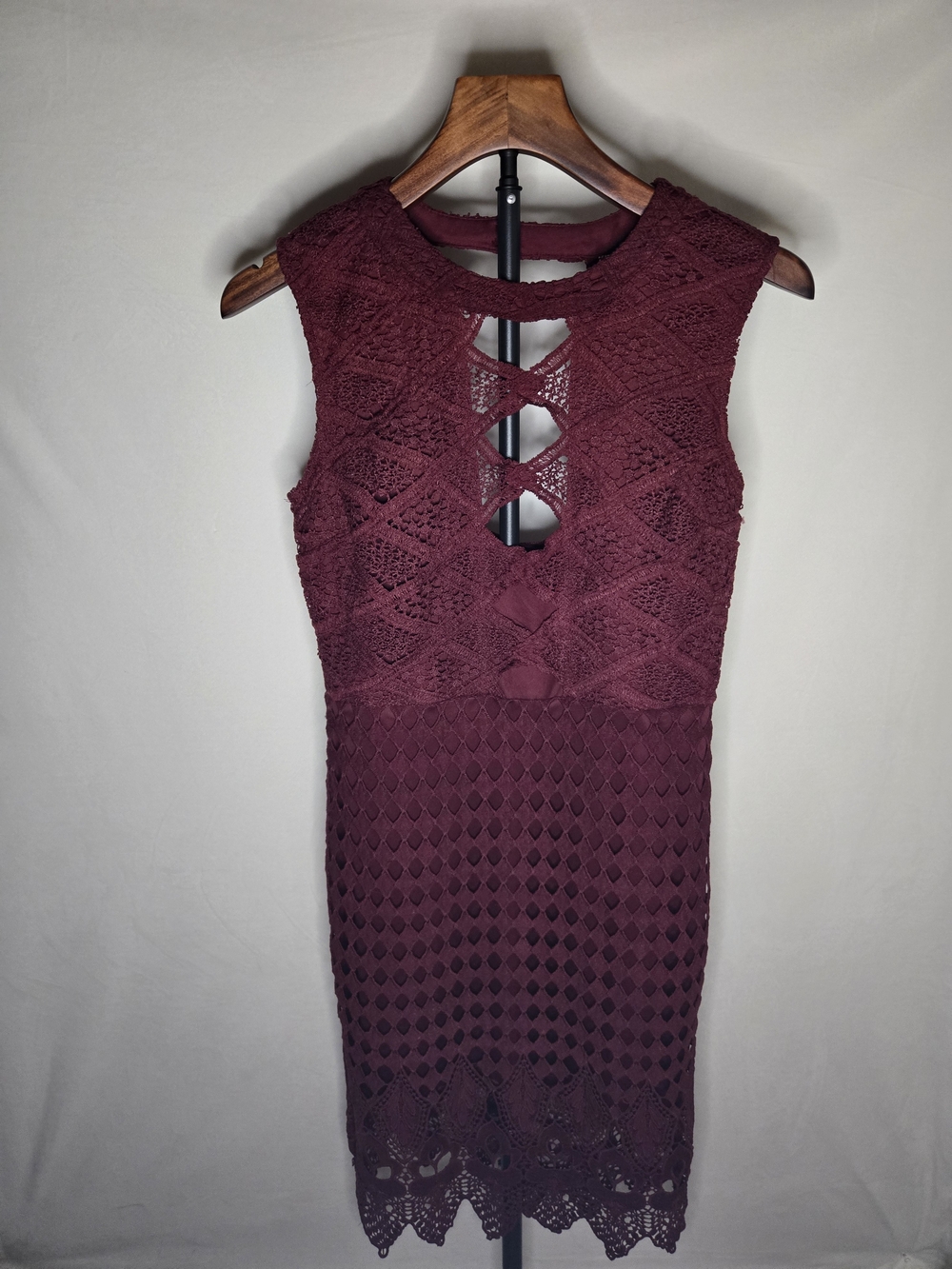 Nordstrom Burgundy Lace Midi Dress with Keyhole Detail